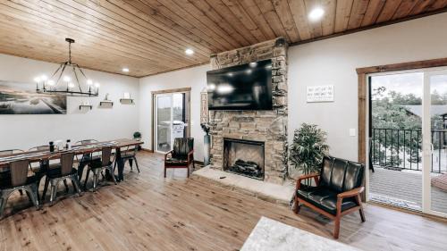 Indian Point House | Boat Slip - Luxury Lake Resort Lodge