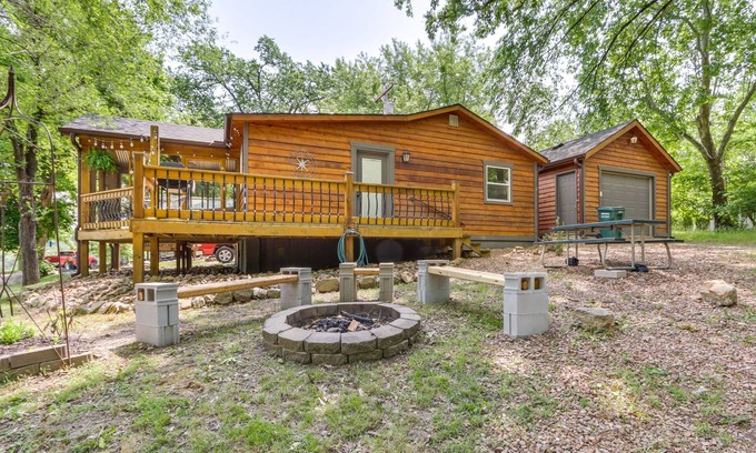 Warsaw Cabin | Boat Slip + Screened Porch: Warsaw Cabin Retreat