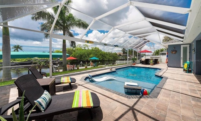 Gulf Cove Villa | Boaters Dream, full refund*, heated pool, sleeps 6