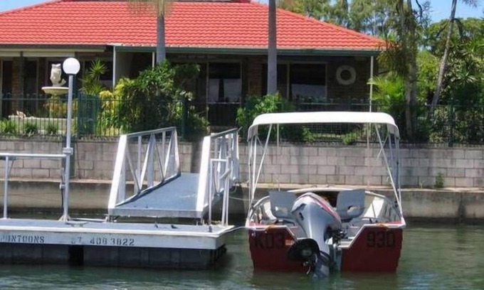 Banksia Beach House | BOATHOUND PACIFIC HARBOUR On The Canal and Pet Friendly