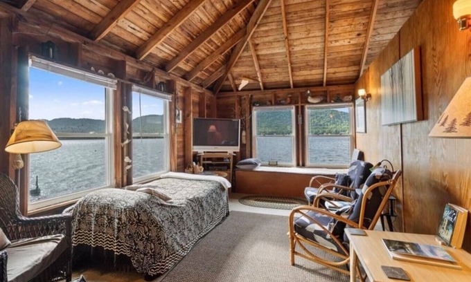 Old Forge Apartment | Boathouse Apartment on 4th Lake