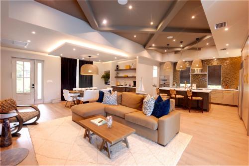 Lauderdale Isles Villa | Boathouse on Marathon with Free Yacht Tour with 6 nights or more