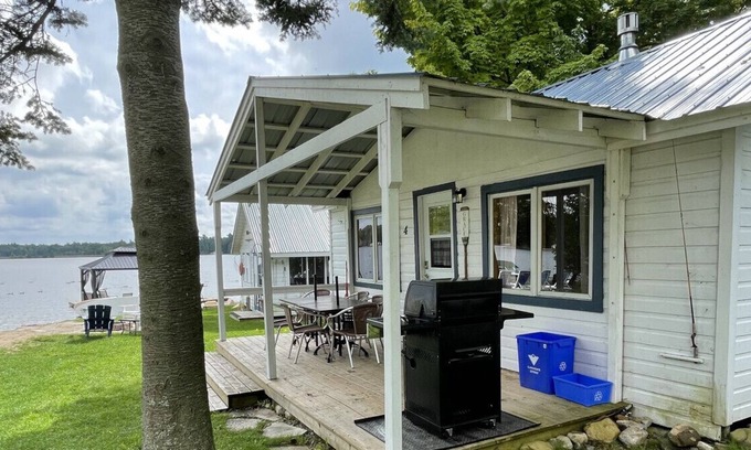 Bobcaygeon House | Bobcaygeon Resort - Cottage #4 (Sleeps 6)