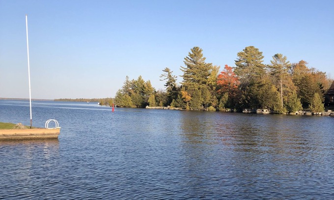 Bobcaygeon Cottage | Bobcaygeon Waterfront-Walk to Town-King Beds