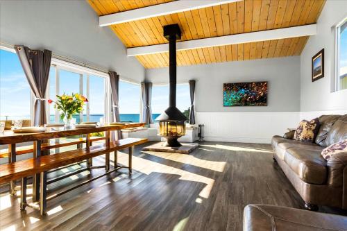 Sereno del Mar House | Bodega Bay Beach Home VIEWS Fire Table Dogs OK