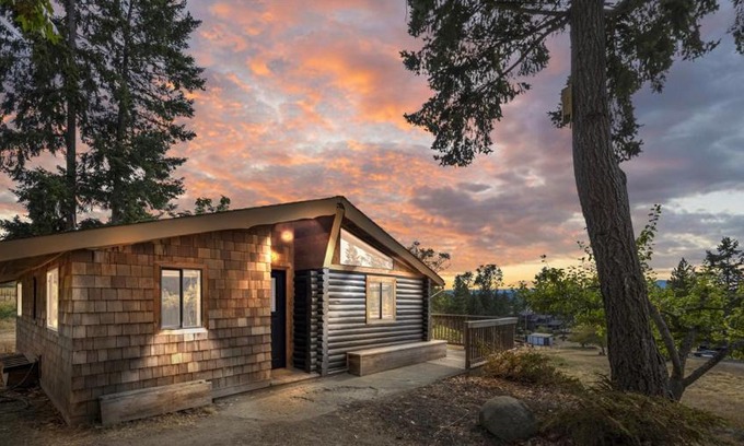 Galiano Villa | Bodega Ridge & Cove Cabins