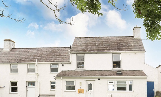 Holyhead House | BODLASAN GROES HOUSE, pet friendly, with a garden in Llanfachraeth