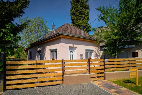 Harkany House | Bodza Apartmanház