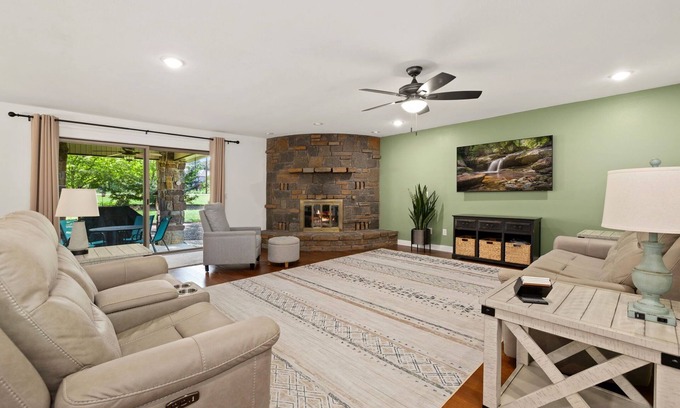 Bella Vista House | Bogey Abode-ON Golf Course-0.6 mi to Bike Trail