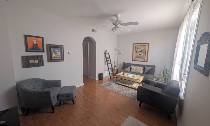 West Loop Apartment | Bohemian 2-bedroom apartment with WiFi, AC in fabulous Chicago