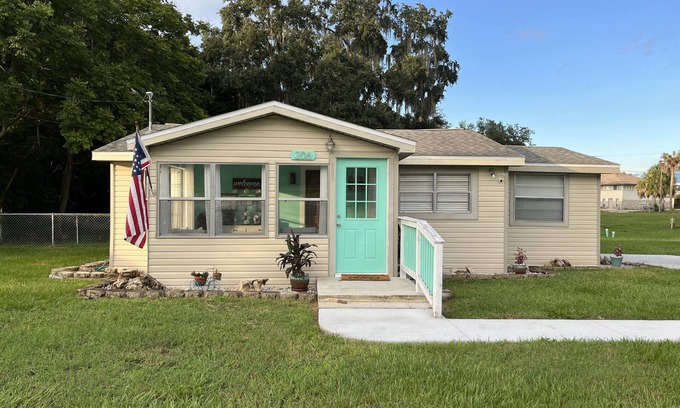 Inverness House | Bohemian Bike 2-BR Cottage in Downtown Inverness