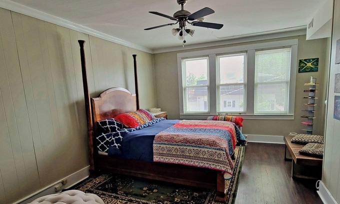 Lyons Apartment | Bohemian Room for a King/Queen