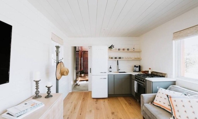Shell Beach House | BoHo Bungalow Steps from Beach! 30+ Day Stays Only