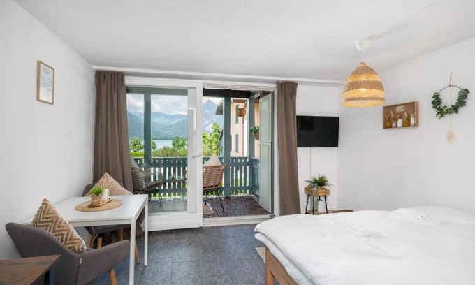 Darligen Apartment | "Boho Oase" with lake view and pool