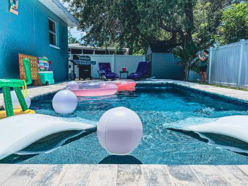 Largo House | Boho Retreat Heated Pool Mins to Beach Golf Shop