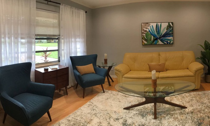 Alta Vista House | Boho Vibe 3B/2B West of S. Tuttle - 1 mile from Downtown