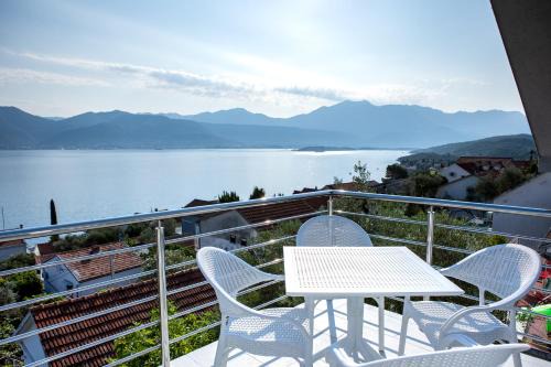 Krasici Apartment | Boka 2