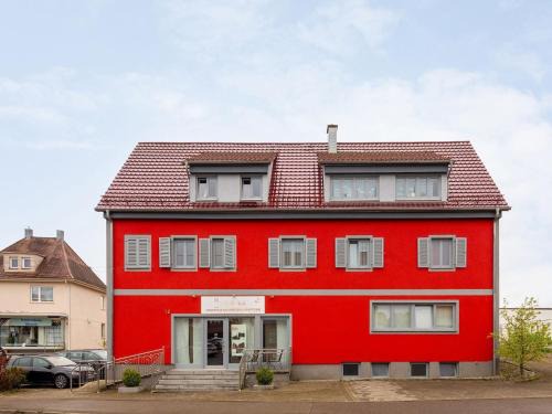 Altshausen Apartment | Bold & Chic Stay, Altshausen