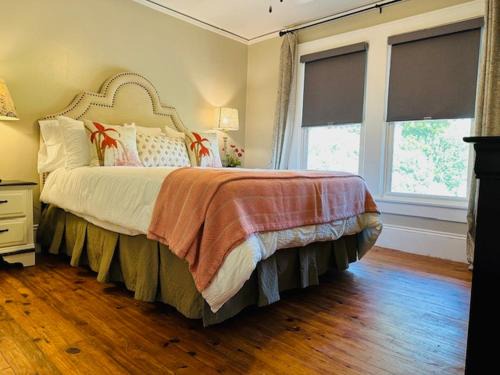 Salisbury Hotel | Bonaparte Castle