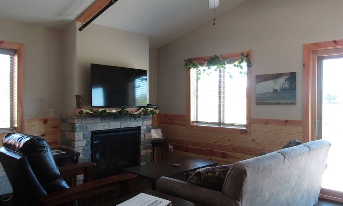 Orange Prairie Cottage | Bonati-Bollwinkle Legacy Cabin 5