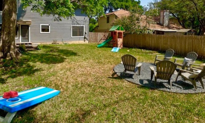 Indian Oaks House | 'Boni and Blithe' - Pet-Friendly! Centrally Located! Fenced in Yard!
