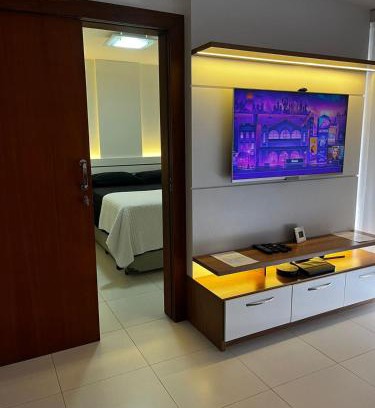 Centro Apartment | Bonito Apto Pé na Areia aprox 50M da Praia do Forte Cabo Frio com 90m2 ar cond nos 2 qtos tv a cabo Premiere Netflix fica no prédio da lanch Play Gui e rest Vira Verão dezembro a partir de 4 dias e pacotes de Natal de 19 a 25 e de Ano Novo de 26 a 3 jan