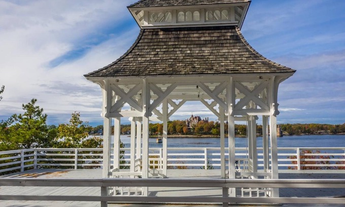 Alexandria Bay Hotel | Bonnie Castle Resort & Marina