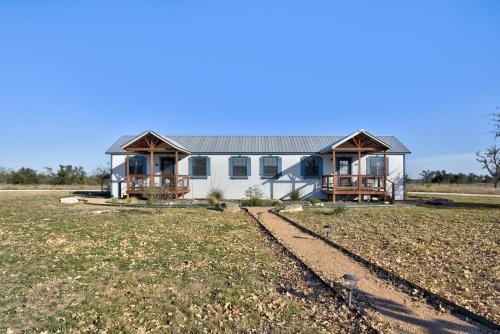 Fredericksburg House | Bonny Bluebonnets Cottage with Stunning Hill Country Views