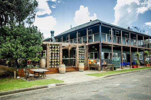 Old Bar Hotel | Boogie Woogie Beach House