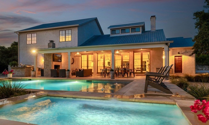 Austin House | *Book 4, Get 3 Free – Stay 7 Nights, Pay for 4!*