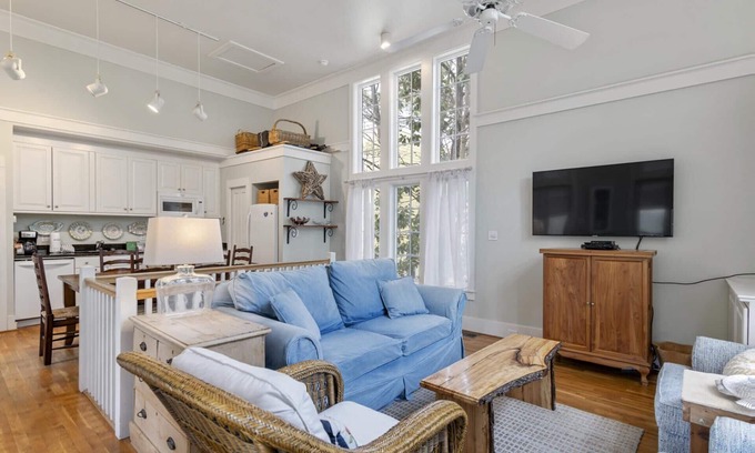 Seaside House | Book Now for Fall Getaways! Cozy Seaside Cottage Duplex! 2 Adult Bikes! Walkable to the Beach!