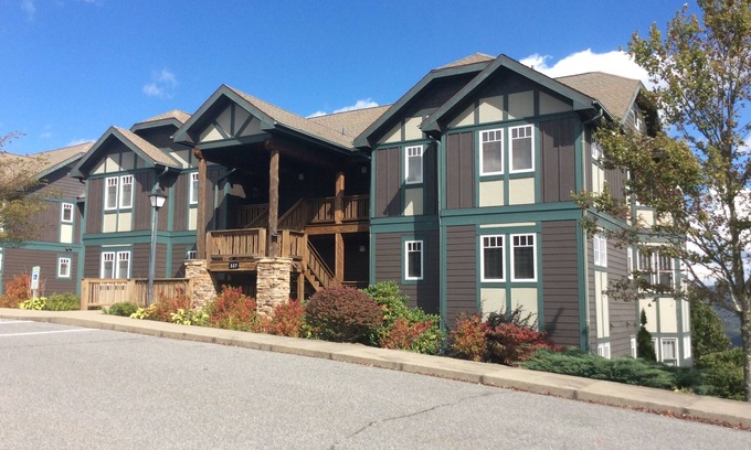 Banner Elk Condo | Book now for Fall and Holiday stays! July 2026 month long only available!