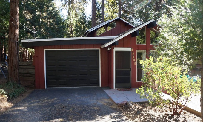 Twain Harte House | Book your Summer trips now as we fill up fast! Air cond. and private lake!