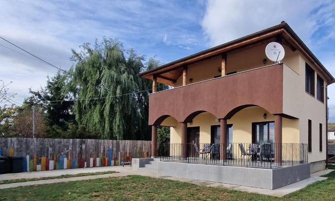 Aninoasa House | BookMeNow