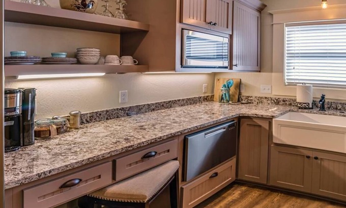 Historic Railroad District House | BookStayHop -RedTail Orliena Suite, Relaxing Hot tub and a Tesla Station