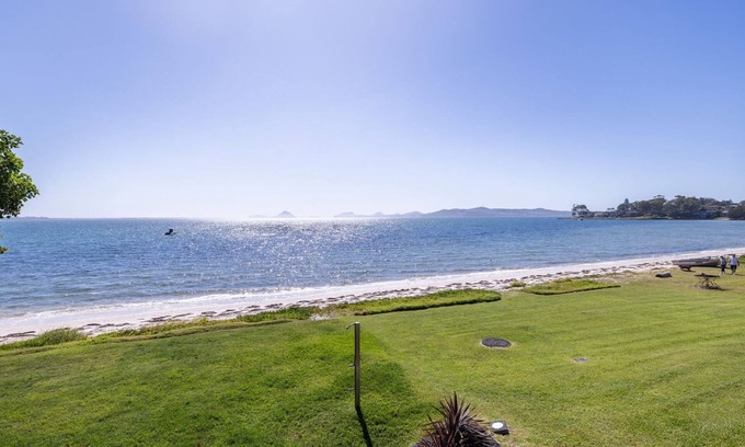 Soldiers Point Apartment | Boondelbah 4, 29 Soldiers Point Rd - waterfront bliss