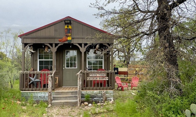Voca Cabin | Boot Scootin' Boogie | Fun & Unique Cabin Close to Castell