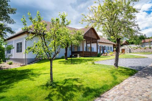 Tolcsva Apartment | Bor-Kő Udvarház