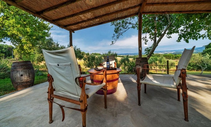 Buonconvento Villa | Borgo DiVino a glass of wine among the Unesco landscapes of the Val D'Orcia!