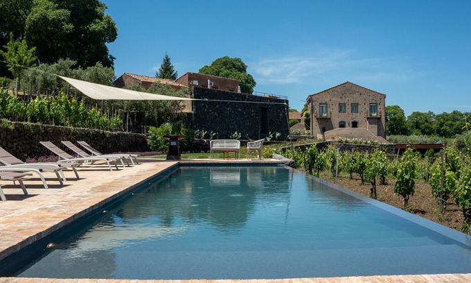 Rovittello House | Borgo Rovittello, traditional Sicilian house immersed in vineyards.