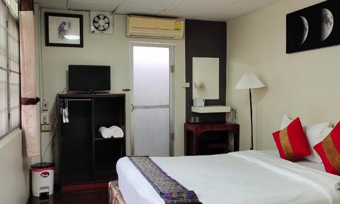 Thapae Hotel | Born Guest House