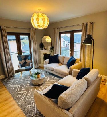 Killaloe House | Boru Walk Townhouse -Stylish & Modern Holiday Home