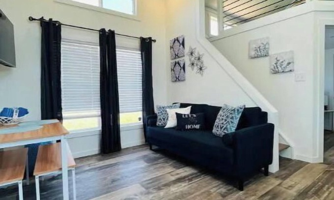 Granbury Cottage | Bosque Azul. A one bedroom tiny home with a loft.