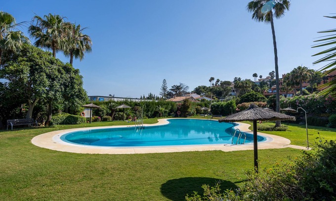 Buenas Noches Apartment | Bougainvillea Retreat, Spacious Terrace & Parking