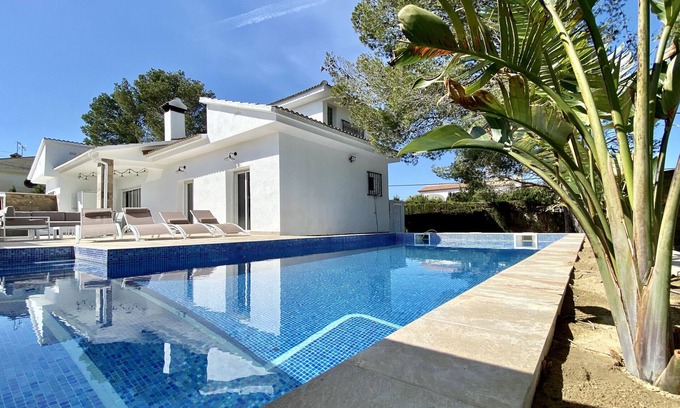 Les Tres Cales Villa | Bouganvilla luxury, air-con, ideal for families