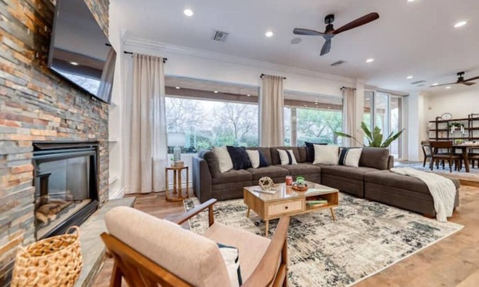 Boulder City House | Boulder City "The Town that built Hoover Dam" 23 mins. from the Las Vegas Strip