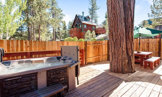 Boulder Bay Cabin | Boulder Pines - AC, Walk to Lake, Hot Tub, Smart TV
