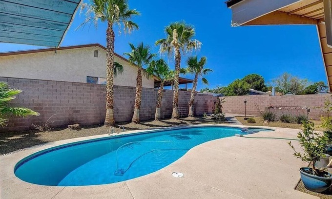 Boulder City House | Boulder Pool House, free WI-FI, sleeps 8