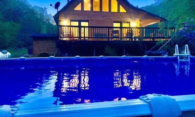 Lansing Cabin | Boulder Run w/ Hot Tub & Pool