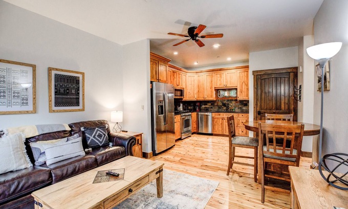 Frisco Condo | Boulevard Bend Condo: Stroll To Main St, Ski Shuttle